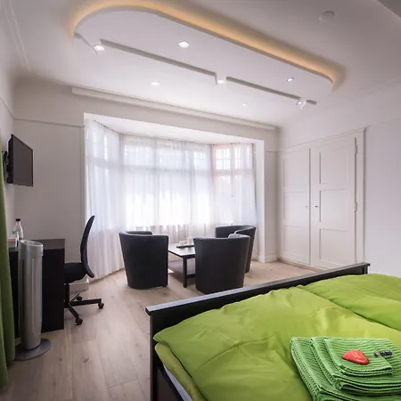 Max Aviation & 3* Bern